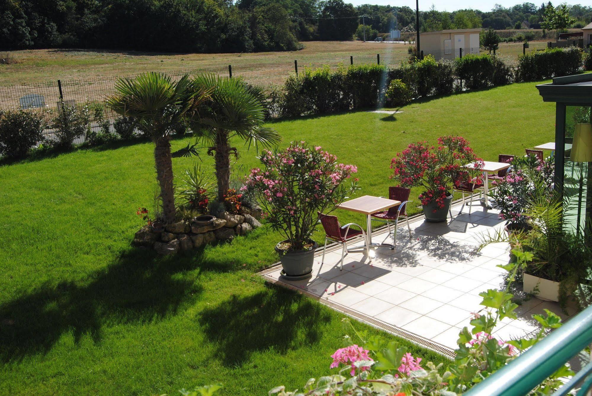 Hôtel Logis Entre Beauce et Perche Châteaudun Exterior foto